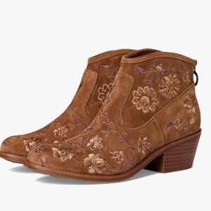 NWT SOFFT Women's AISLEY Brown Embroidered Ankle Boots